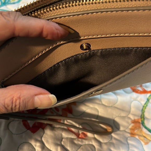 Linea wristlet pouch tan zipper snap pocket removable wrist strap - Picture 4 of 7